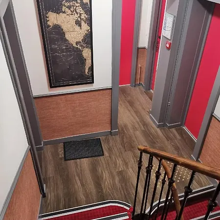 Hotel De Champagne 3*