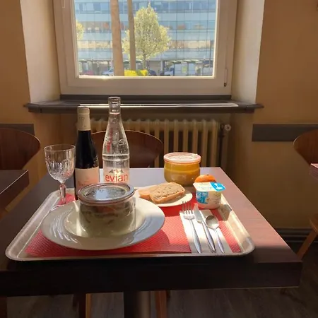 Hotel De Champagne 3*