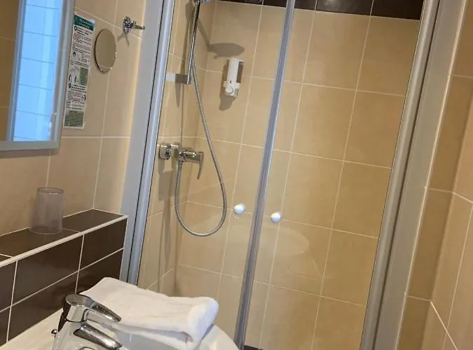 Otel De Champagne Angers